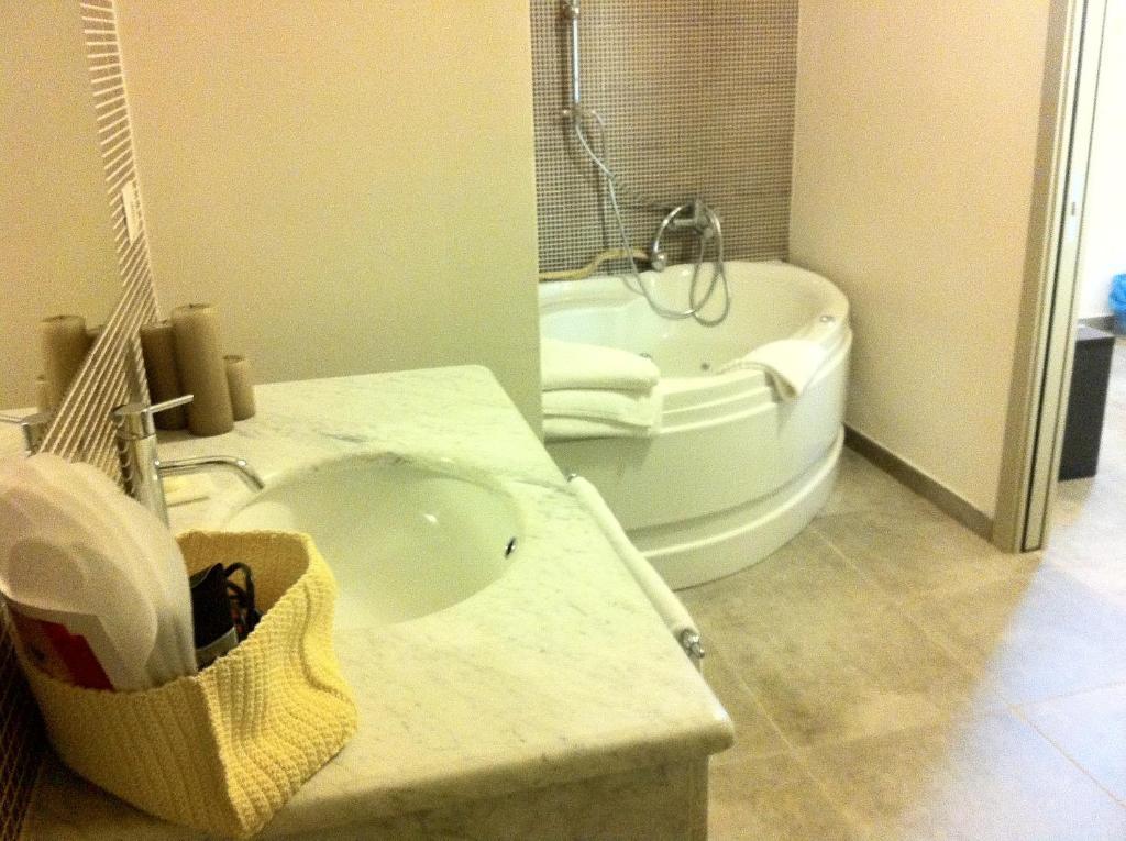 Bcomfort Hotel Cagliari Bilik gambar