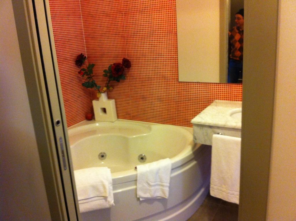 Bcomfort Hotel Cagliari Bilik gambar