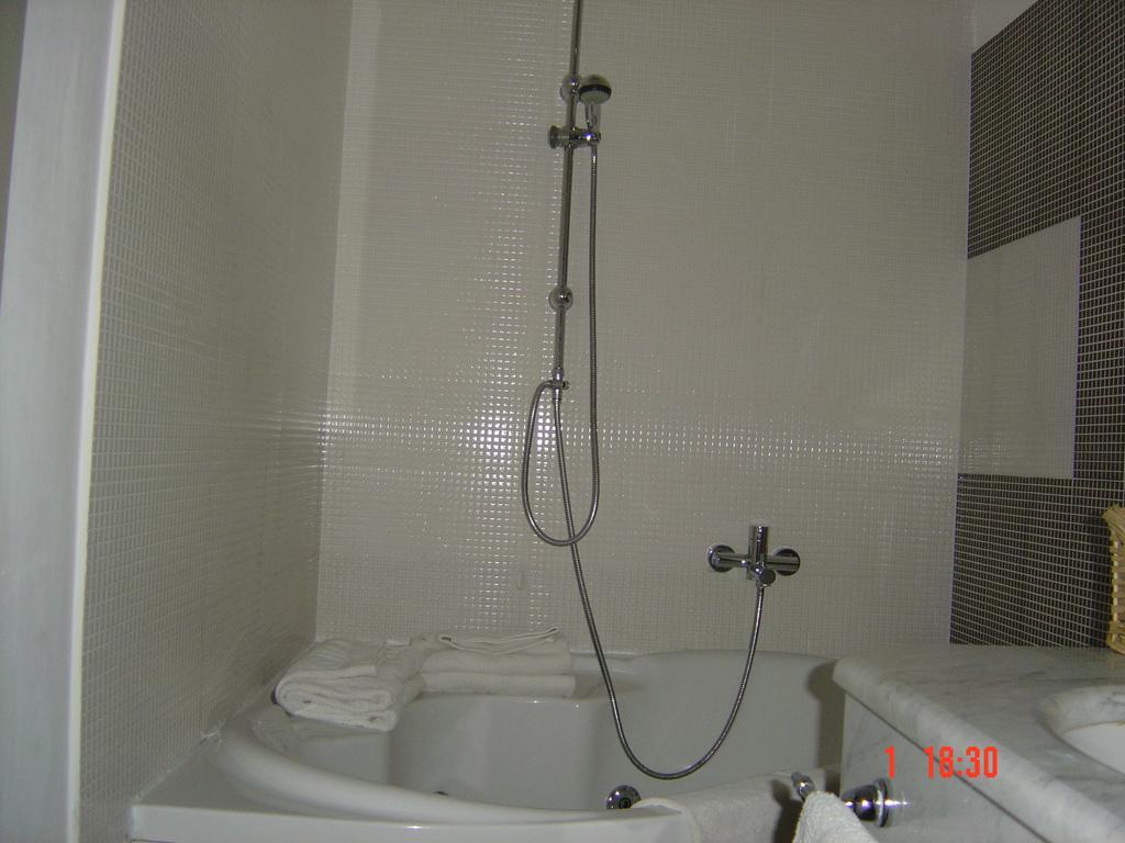 Bcomfort Hotel Cagliari Bilik gambar